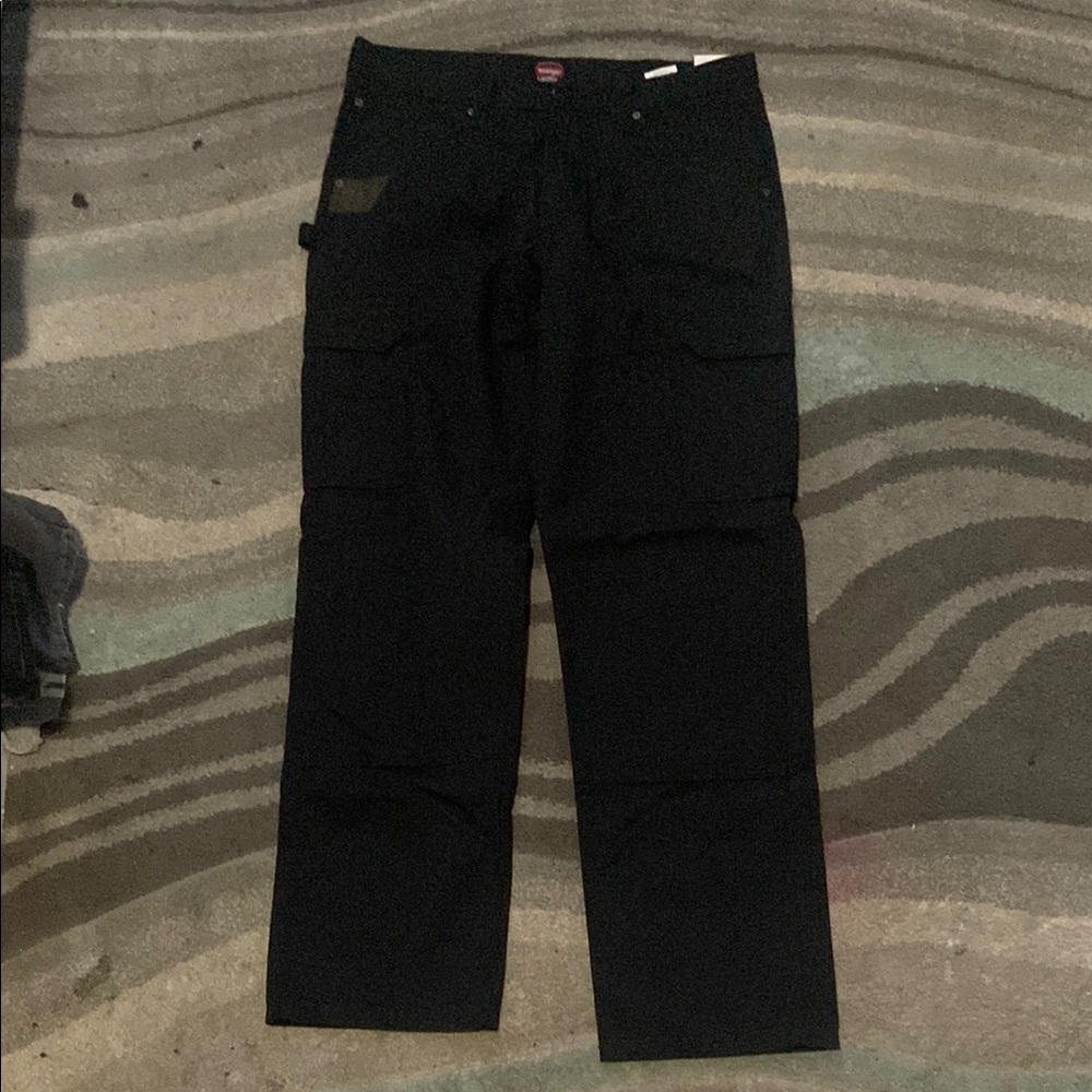 Wrangler Black Cargo Pants Versatile Durable Style
